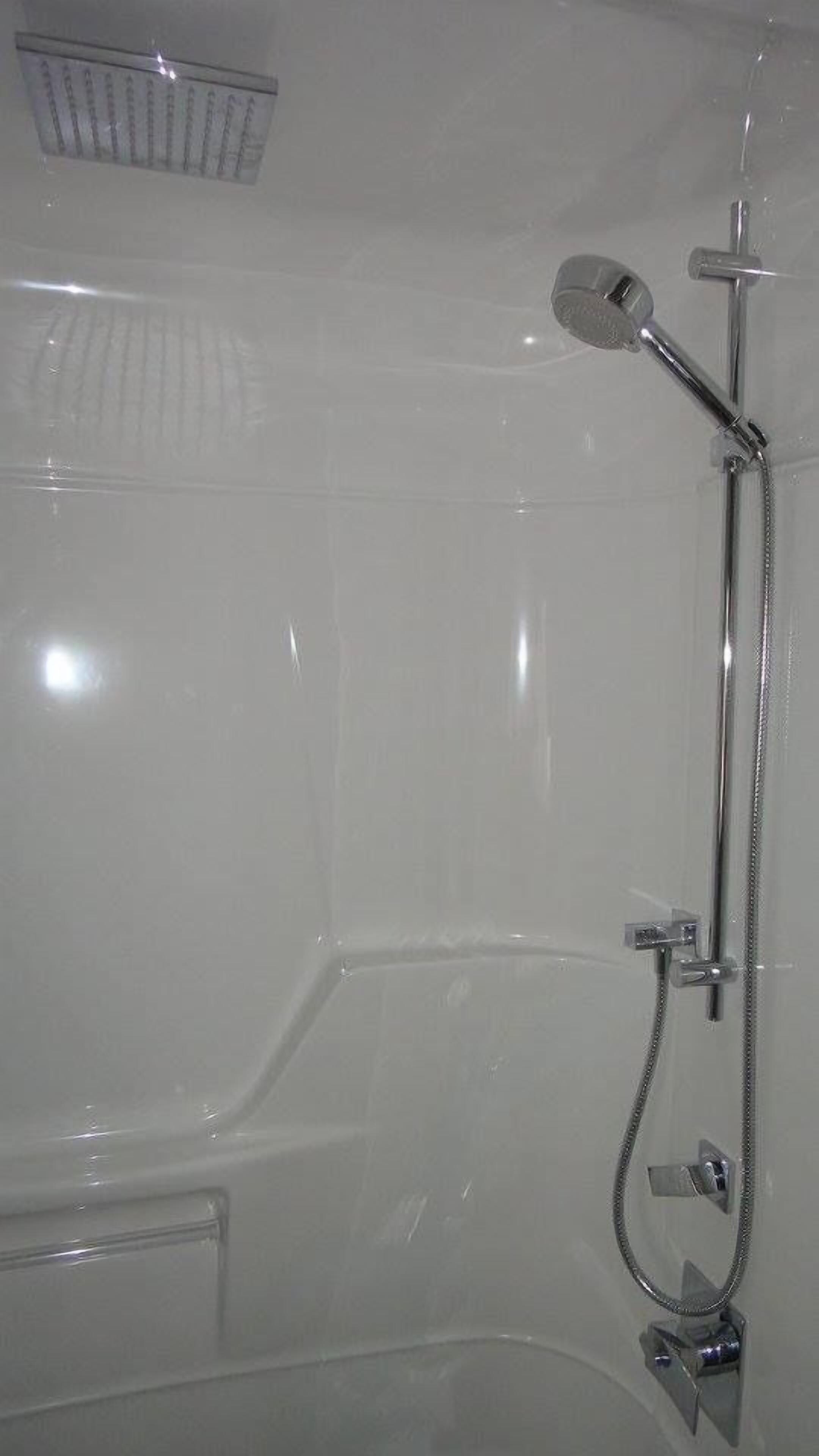 House | Bathroom shower