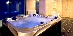 室内 SPA 浴缸