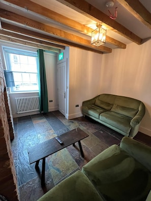Family Cottage, Ensuite (Cottage 17, next door ) | Lounge