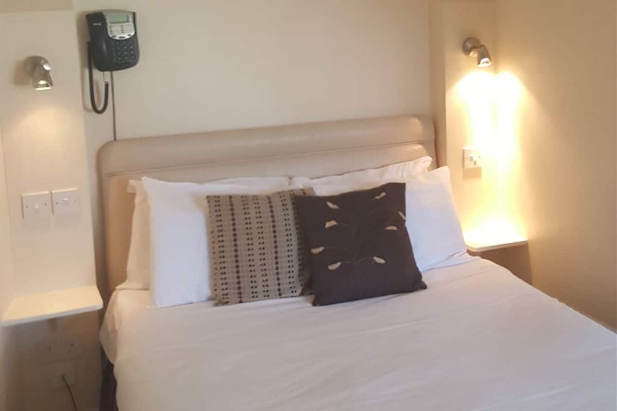 Basic Double Room, Ensuite, Garden View (Room 1) | Miscellaneous