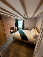 Family Cottage, Ensuite (Cottage 17,  next door ) | Premium bedding, travel cot, free WiFi