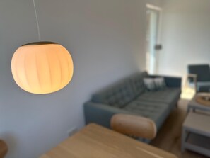 Design Apartment, Private Bathroom, Lake View (Große Maräne) | Lounge - Restaurant und Pension Zur Wildgans (Arendsee)