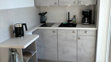 Design-Apartment, eigenes Bad, Seeblick (Große Maräne) | Eigene Küche | Hochstuhl