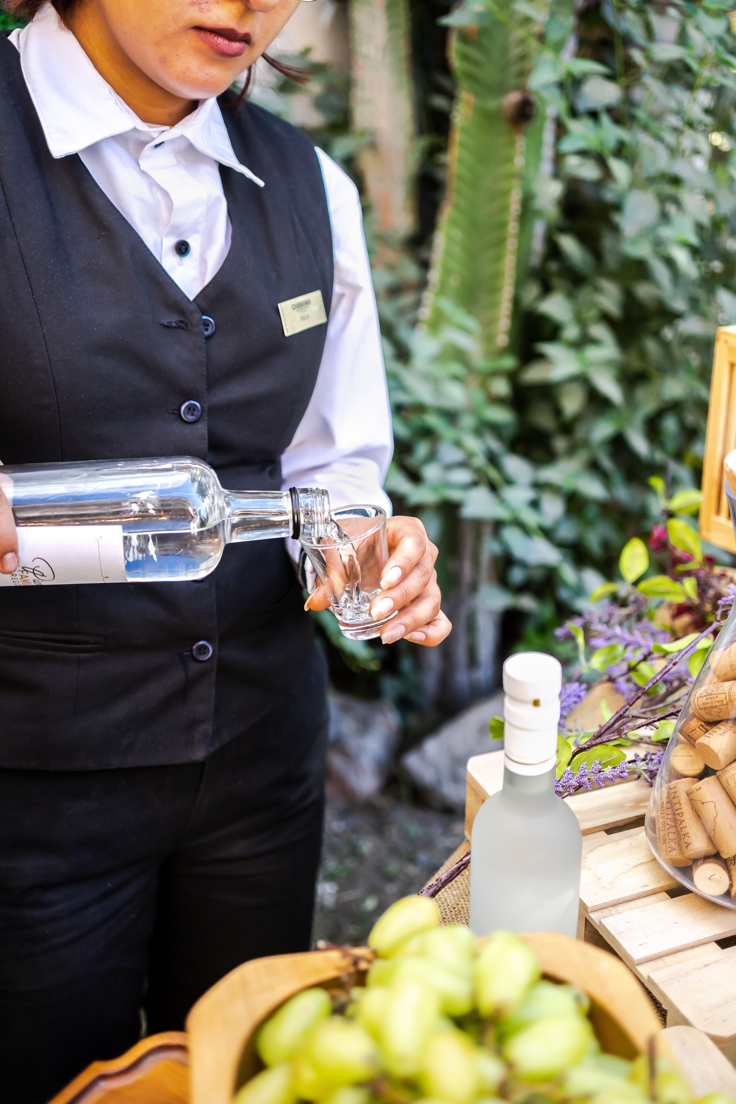 breakfast, lunch, dinner served; international cuisine