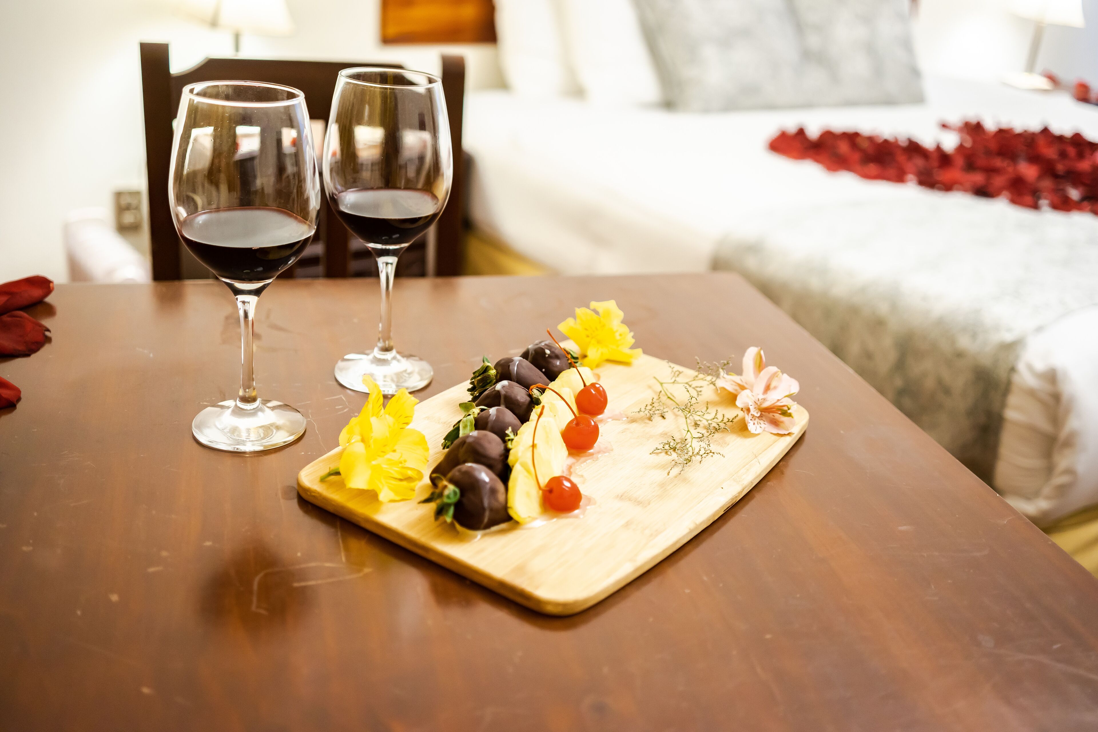 superior suite, 1 king bed | in-room dining