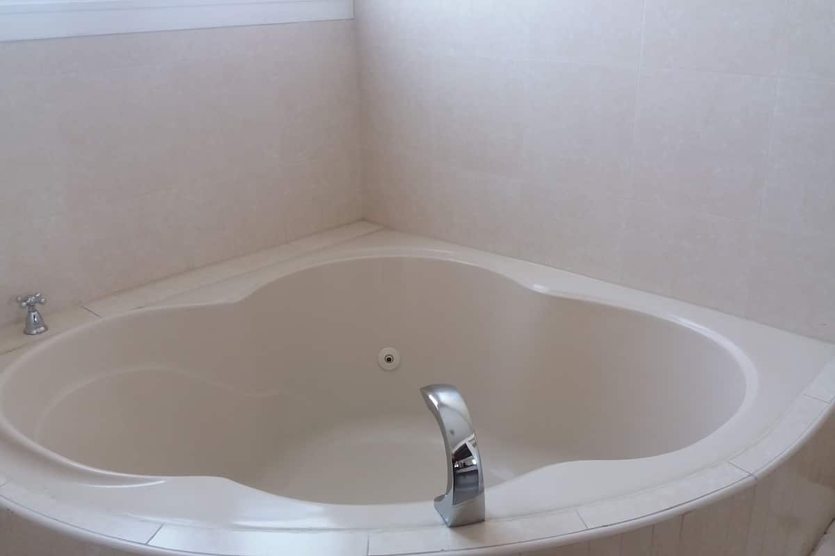 superior suite, 1 king bed | jetted bathtub