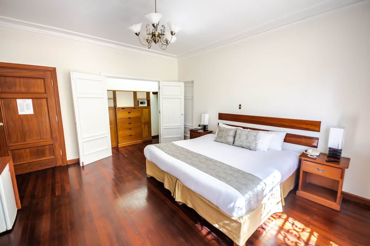 superior suite, 1 king bed | 1 bedroom, down duvets, minibar, desk