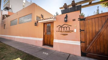 Fachada de la propiedad