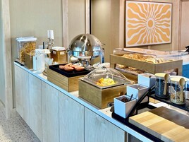 Free daily continental breakfast