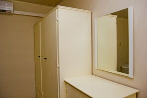 Executive Villa, 5 Bedrooms | 1 bedroom, premium bedding, desk, iron/ironing board - Port of Spain Windy Guest Apartment (Piarco)