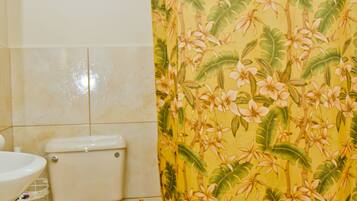 Executive villa, 5 slaapkamers | Badkamer | Een bad/douchecombinatie, gratis toiletartikelen, een haardroger