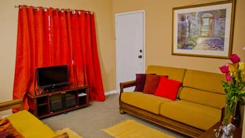 Apartment, 2 Bedrooms, Kitchen, Ground Floor | Living room | Flat-screen TV