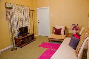 Standard Apartment, 2 Bedrooms, Kitchen | Private kitchen | Fridge, microwave, stovetop, cookware/dishes/utensils