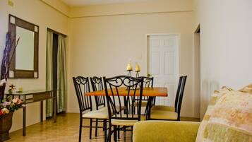 特色公寓, 2 間臥室, 廚房 | 1 間臥室、高級寢具、書桌、熨斗/熨衣板