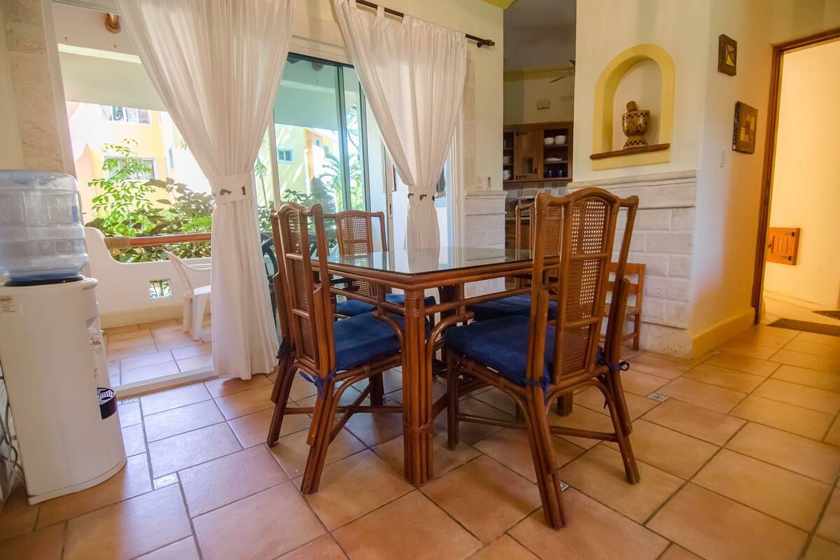 Luxury Two Bedroom Apartment (U1) | Desk, iron/ironing board, WiFi (free)