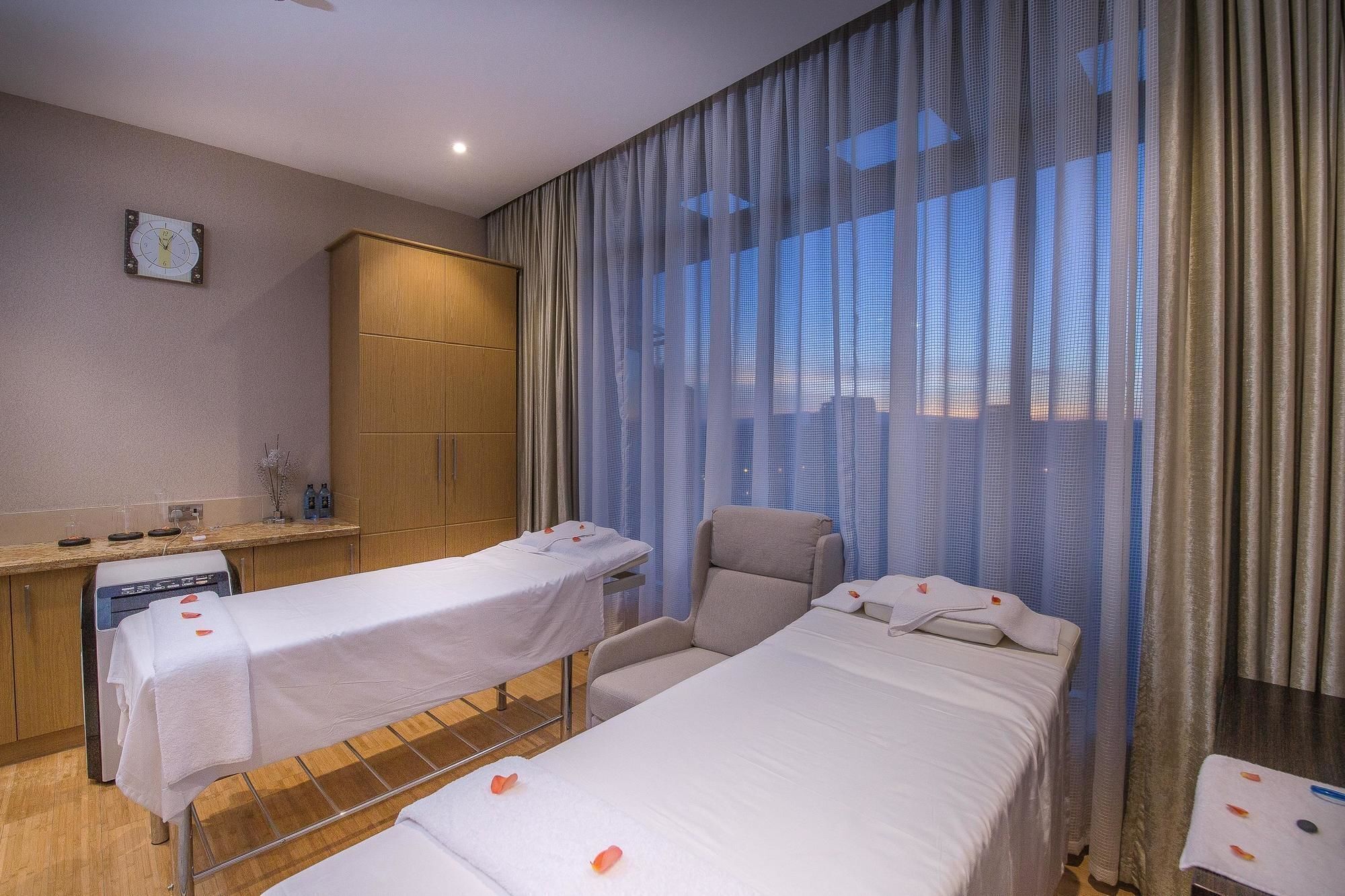 ซาวน่า, ห้องอบไอน้ำ, น้ำพุร้อน/น้ำแร่, ที่อาบน้ำแบบตุรกี/ฮัมมัม