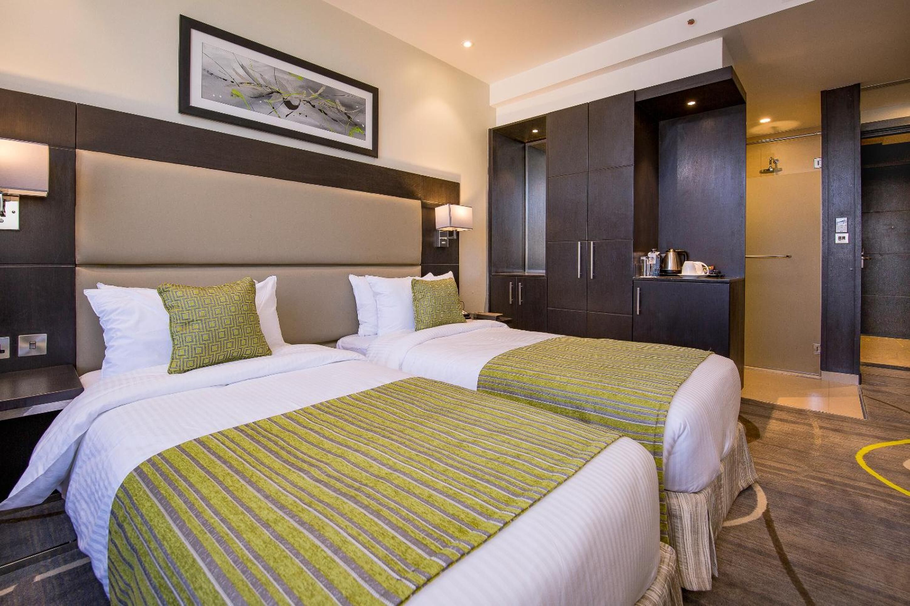 Standard Twin Room | Minibar, in-room safe, desk, laptop workspace