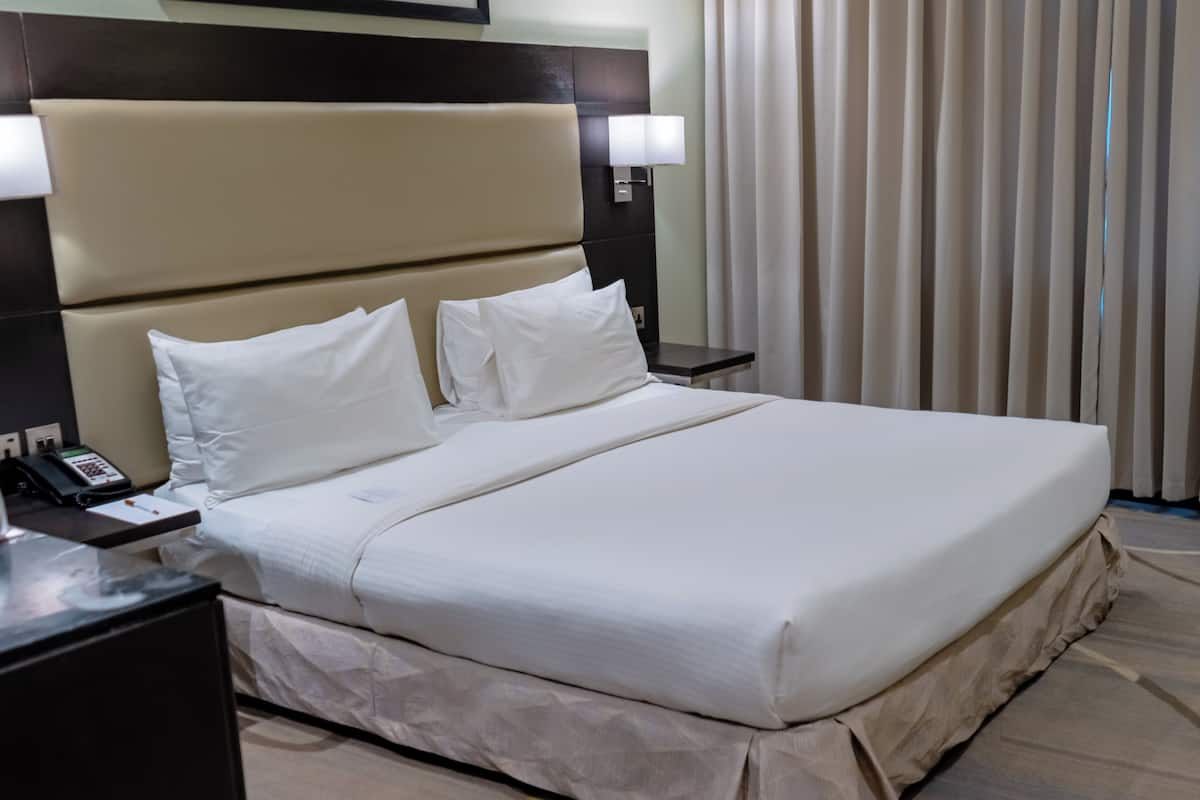 Standardzimmer | Minibar, Zimmersafe, Schreibtisch, laptopgeeigneter Arbeitsplatz