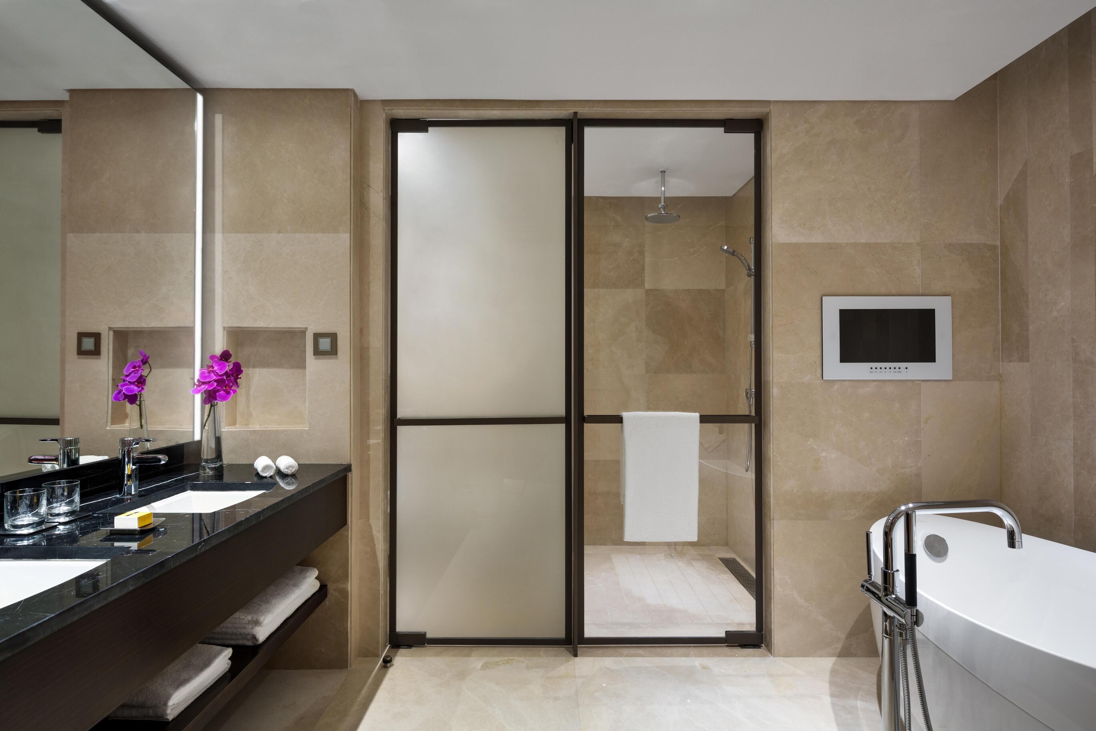 Hypo-allergenic bedding, minibar, in-room safe, desk