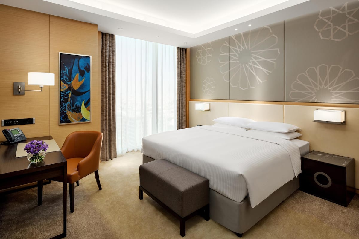 Room, 1 King Bed | Hypo-allergenic bedding available, minibar, in-room safe, desk
