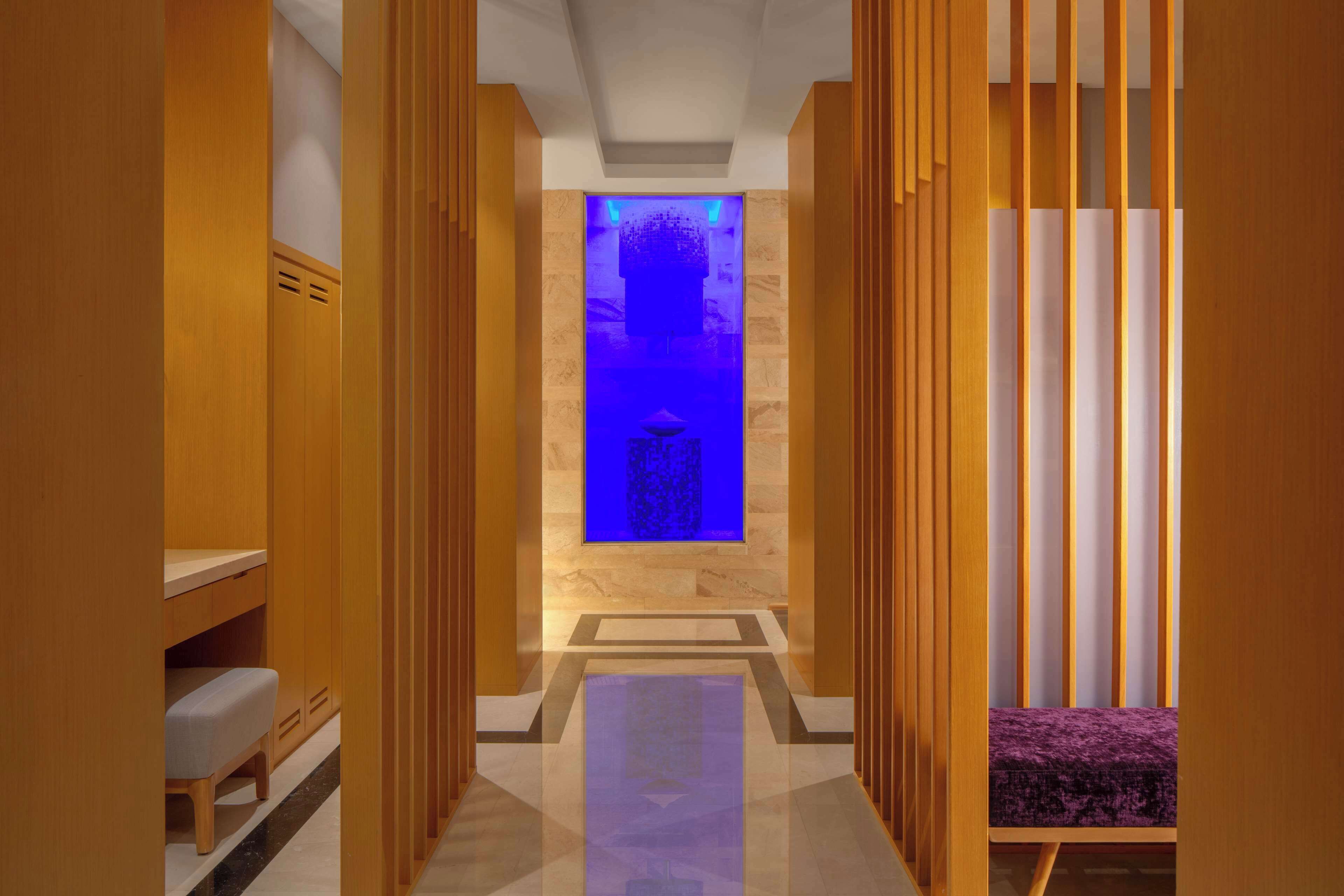 Sauna, hot tub, steam room, Turkish bath/hammam, body treatments