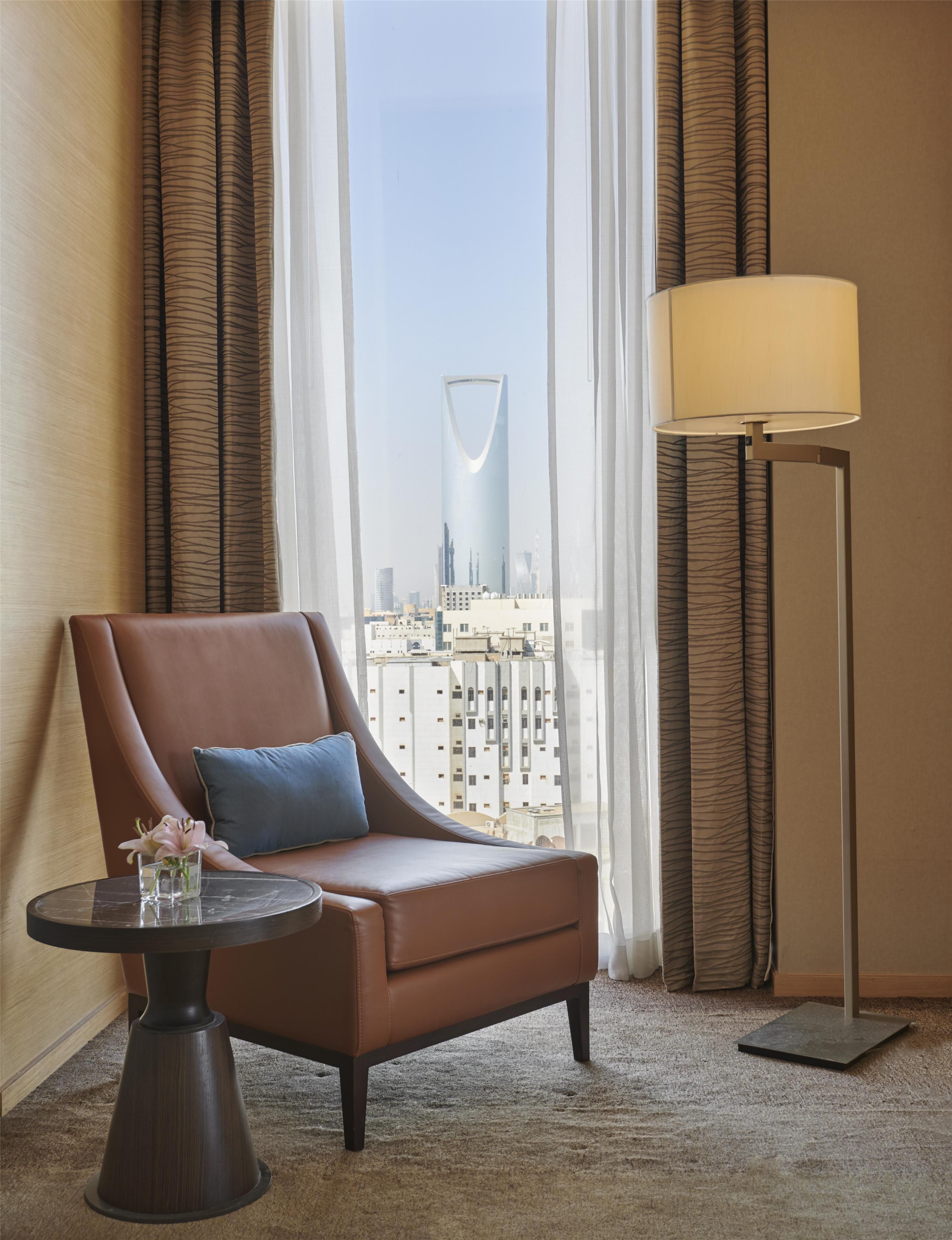 Deluxe Room, 1 King Bed | Hypo-allergenic bedding, minibar, in-room safe, desk