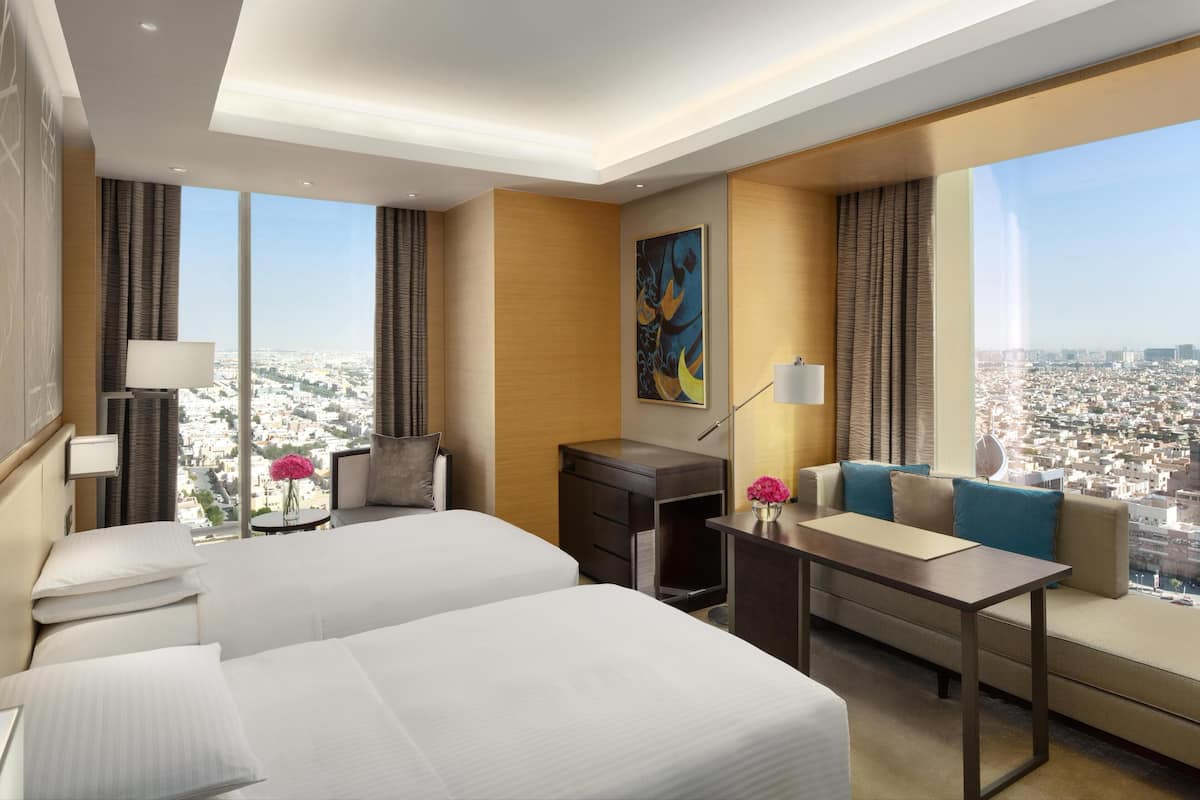 Deluxe Room, 2 Twin Beds | Hypo-allergenic bedding available, minibar, in-room safe, desk