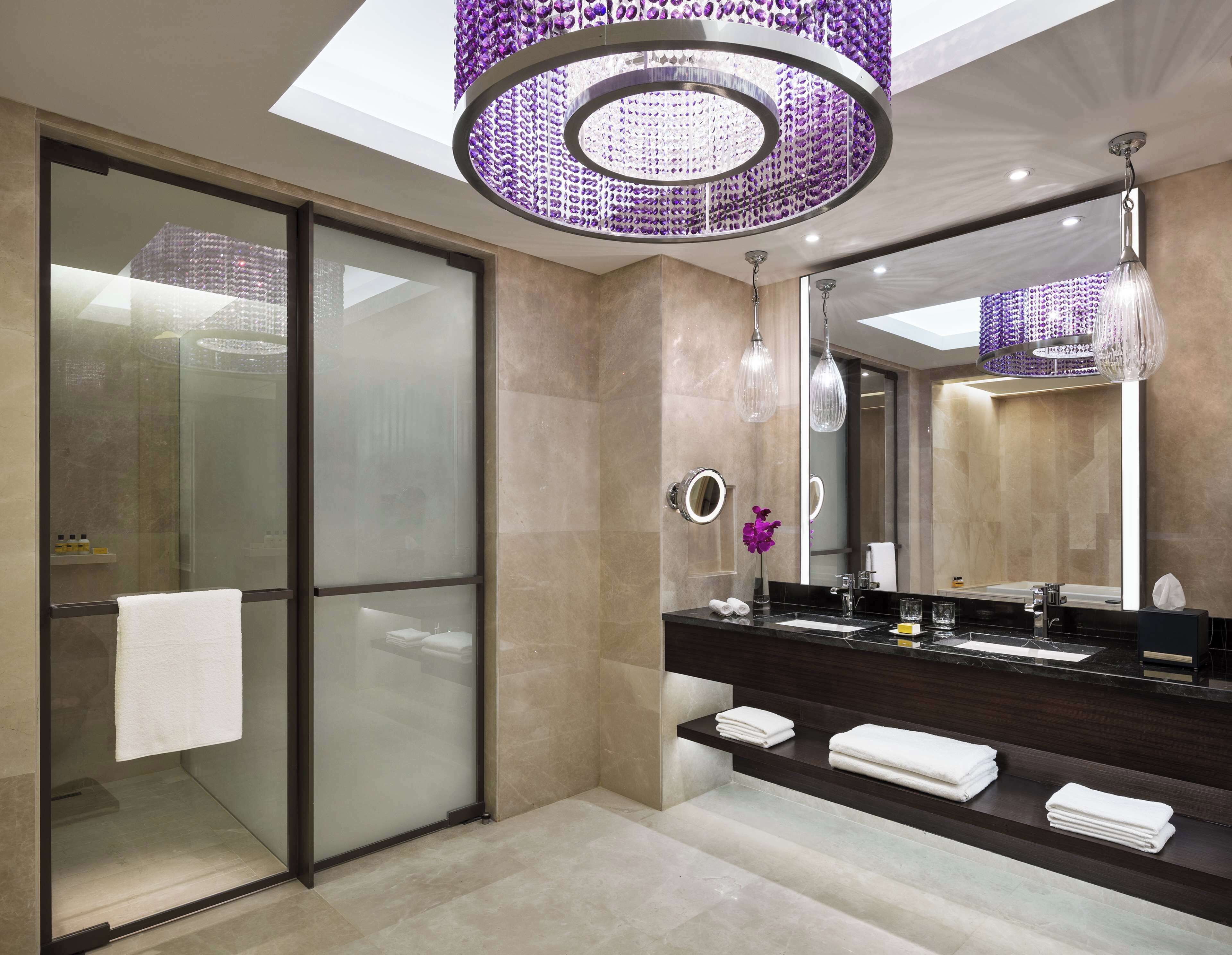 royal suite | hypo-allergenic bedding, minibar, in-room safe, desk