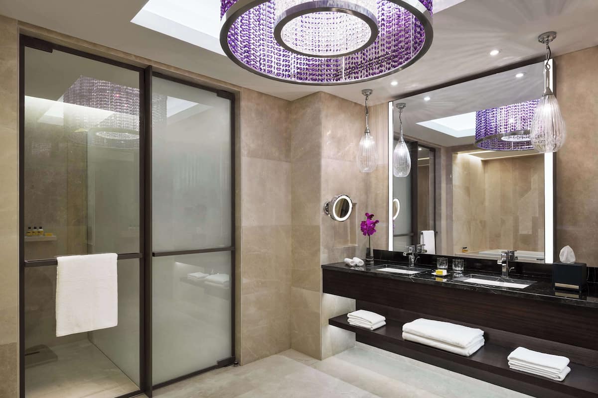 royal suite | hypo-allergenic bedding, minibar, in-room safe, desk