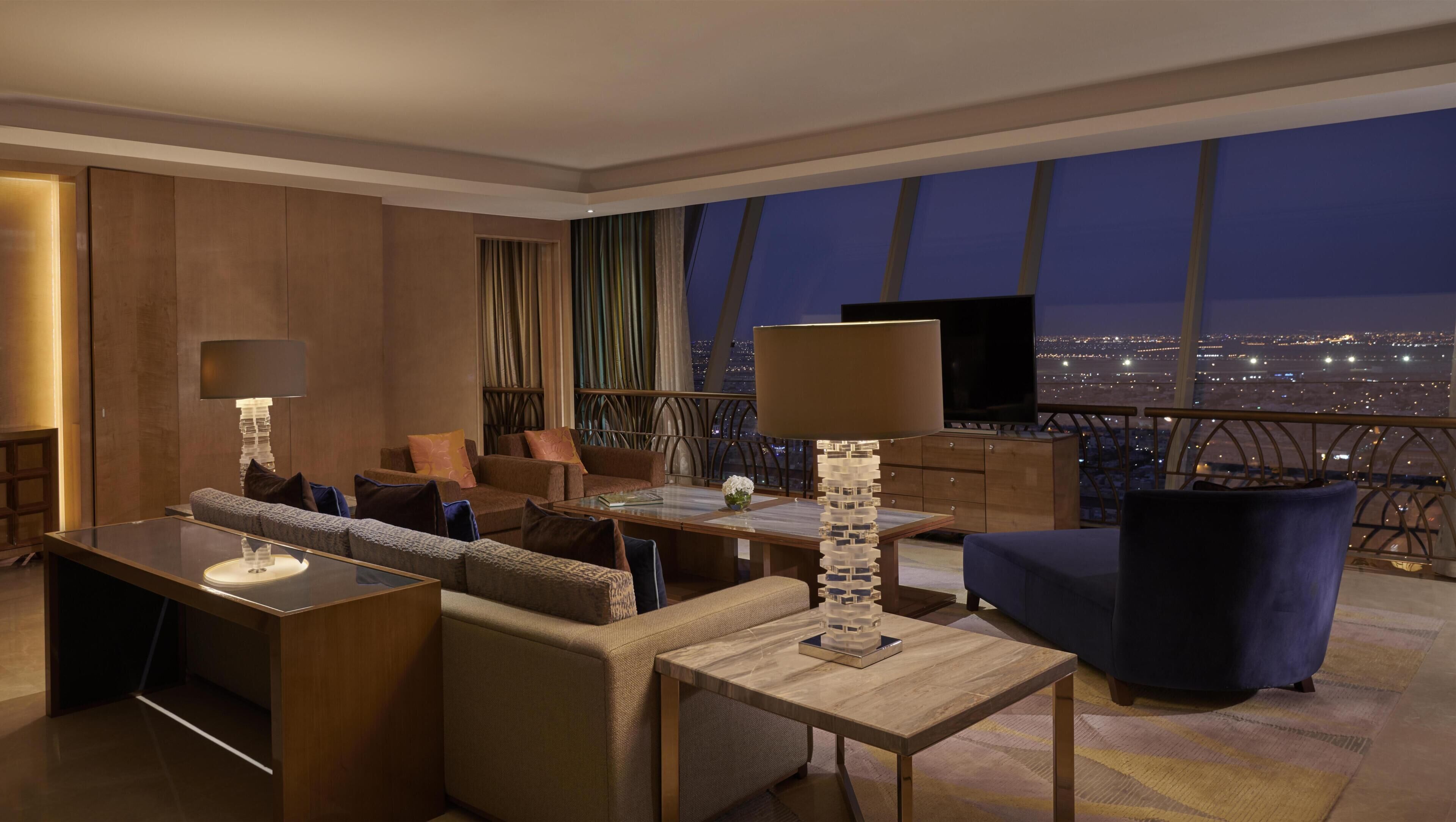 Royal Suite | Hypo-allergenic bedding, minibar, in-room safe, desk