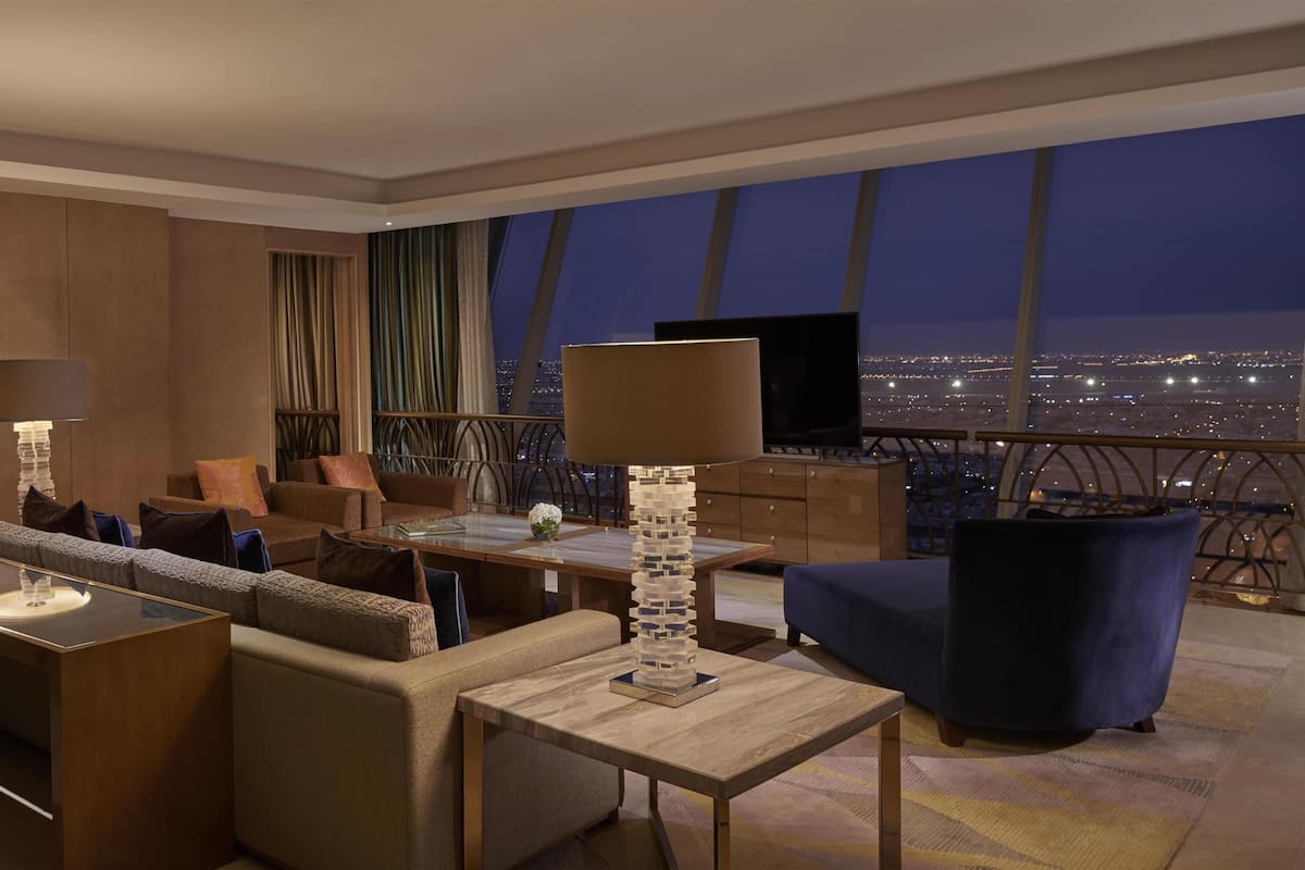 Royal Suite | Hypo-allergenic bedding, minibar, in-room safe, desk