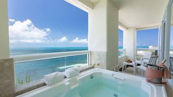 Tina de hidromasaje al aire libre