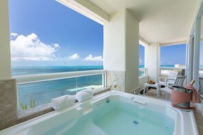 Outdoor spa tub - The Grand Lifestyle at Grand Oasis Palm (Cancun)