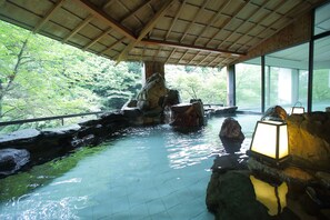 Suối nước nóng