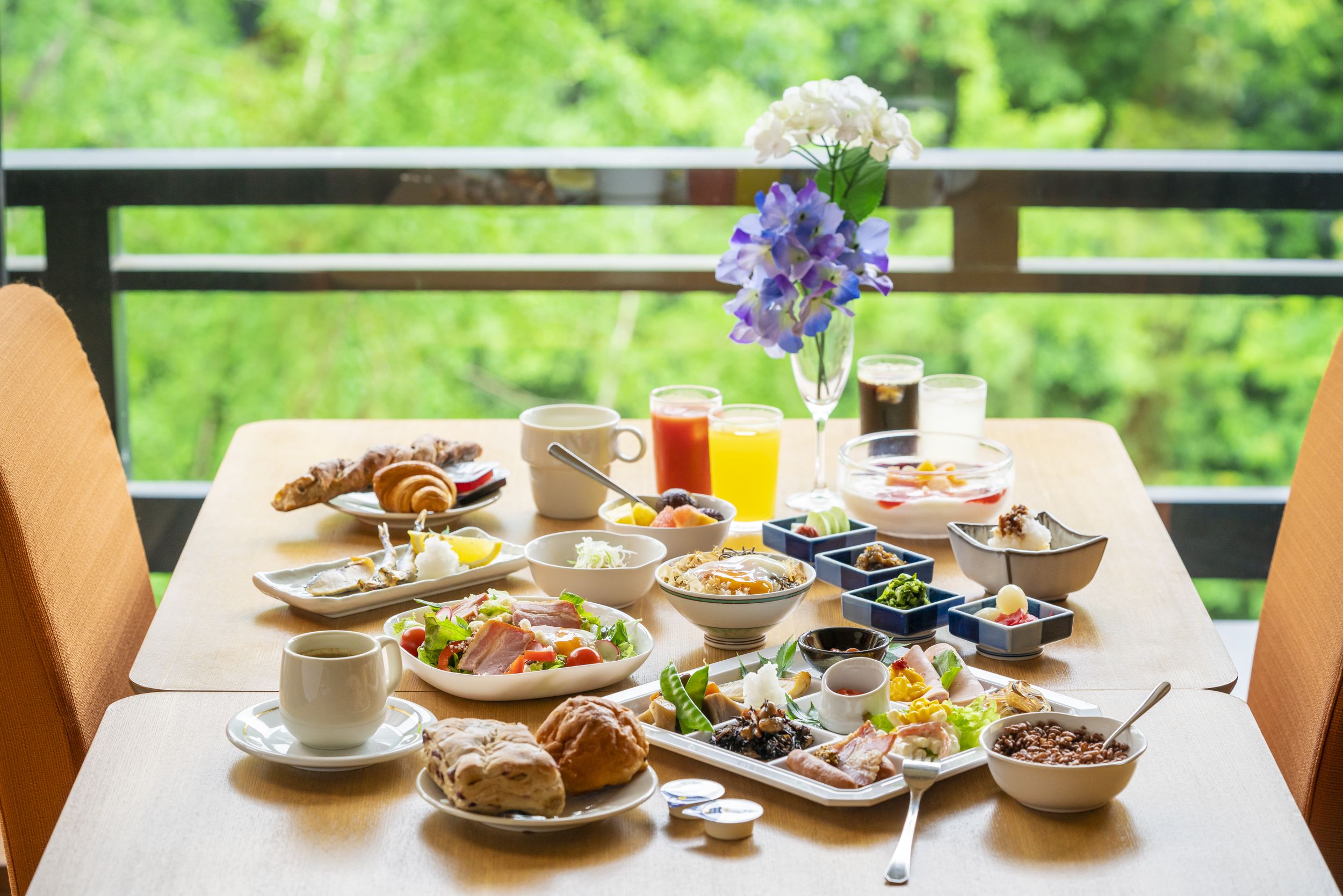 Daily buffet breakfast (JPY 1500 per person)