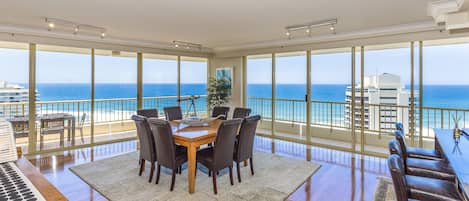 Luxury Penthouse | In-room dining