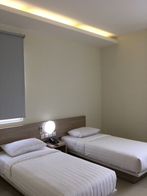 Deluxe Twin Room | Desk, rollaway beds, free WiFi, bed sheets - Msquare Hotel (Palembang)