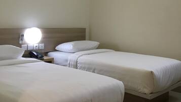 Een bureau, extra bedden, gratis wifi, beddengoed