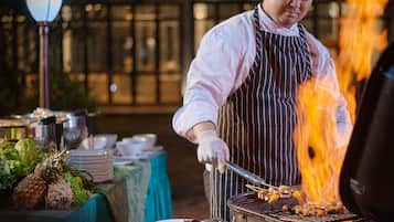 2 restaurants, spécialités Cuisine indonésienne