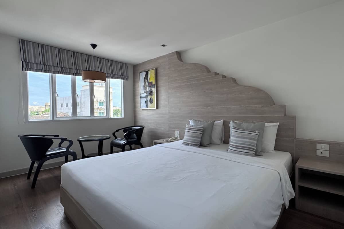 Superior King Room | 迷你吧贈品、房內夾萬、書桌、遮光窗簾/窗簾