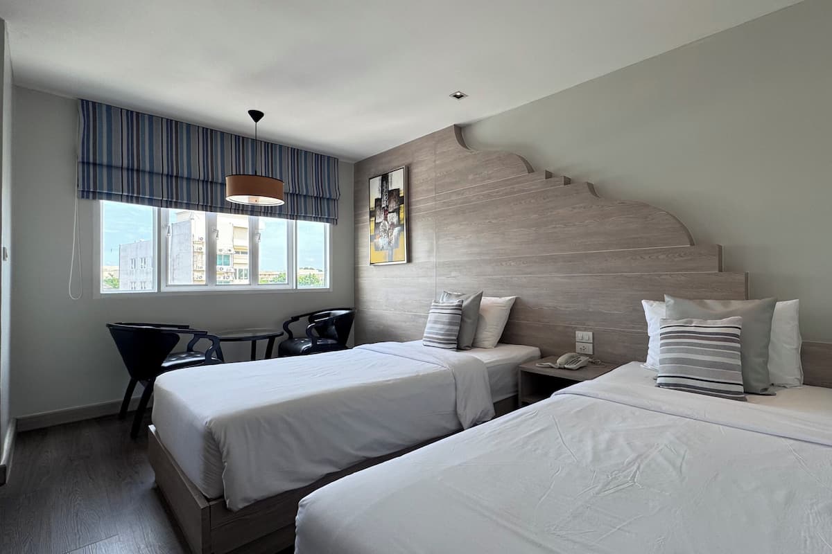 Superior Twin Room | 迷你吧贈品、房內夾萬、書桌、遮光窗簾/窗簾