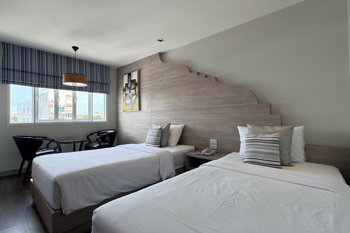 Artículos del minibar gratis y caja de seguridad en la habitación