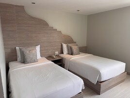 Standard Twin Room | Free minibar items, in-room safe, desk, blackout drapes