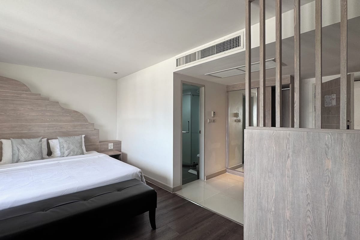 Artículos del minibar gratis y caja de seguridad en la habitación