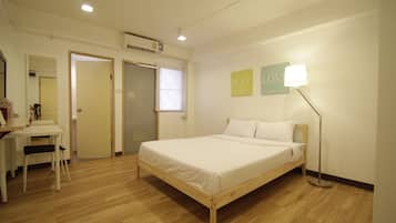 Standard Studio | Desk, free WiFi