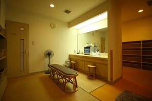 室內 Spa 池