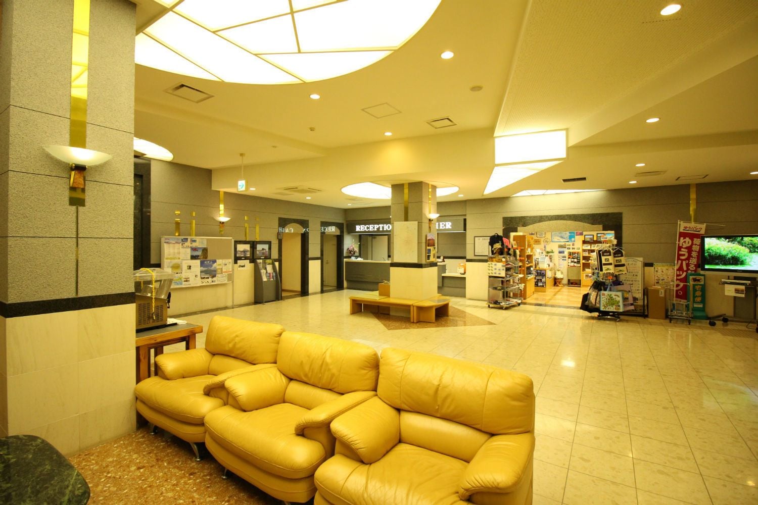 Lobby-lounge