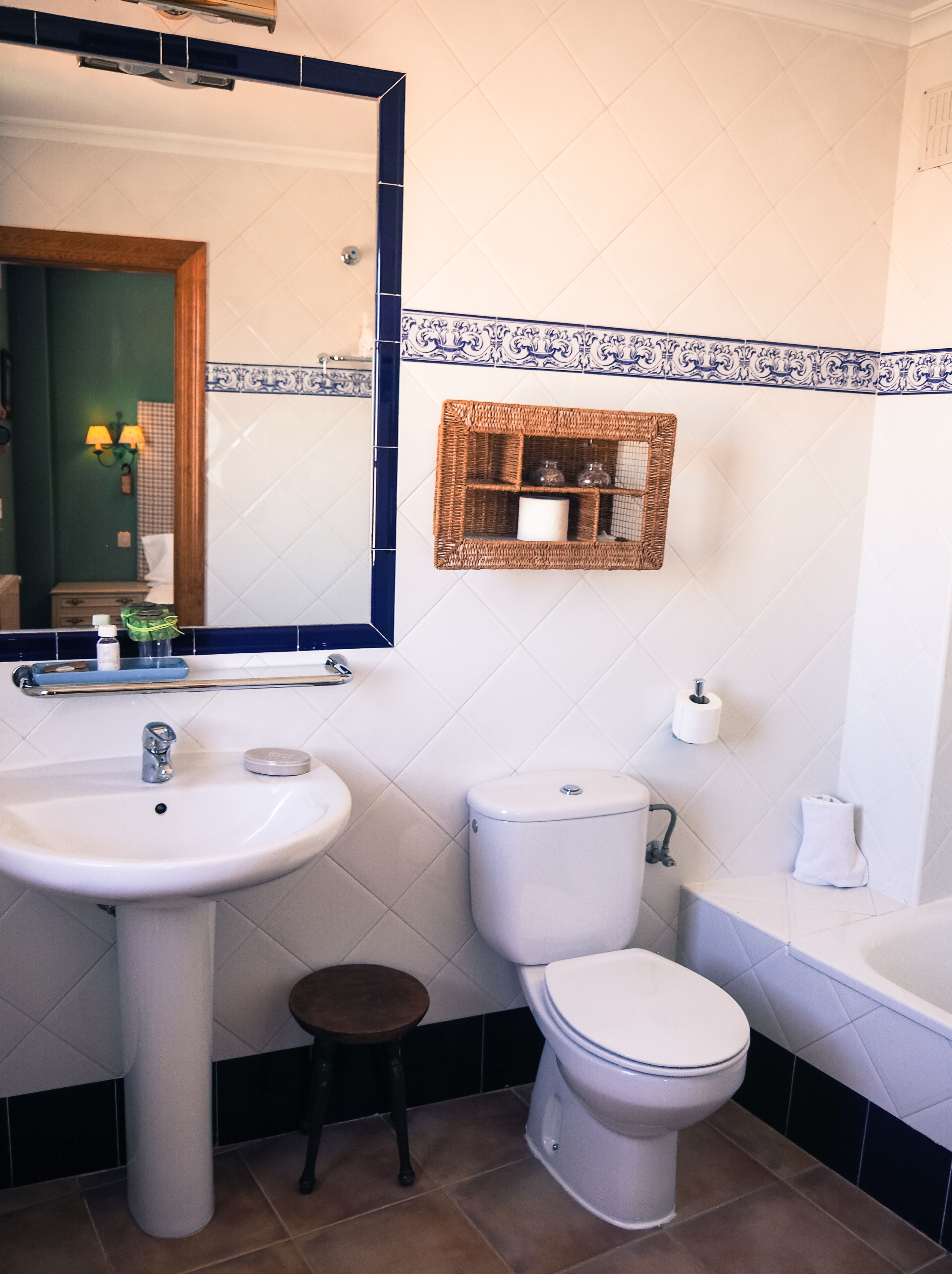 hair dryer, towels, shampoo