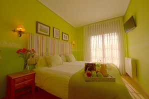 Double Room | Desk, iron/ironing board, free cots/infant beds, free WiFi