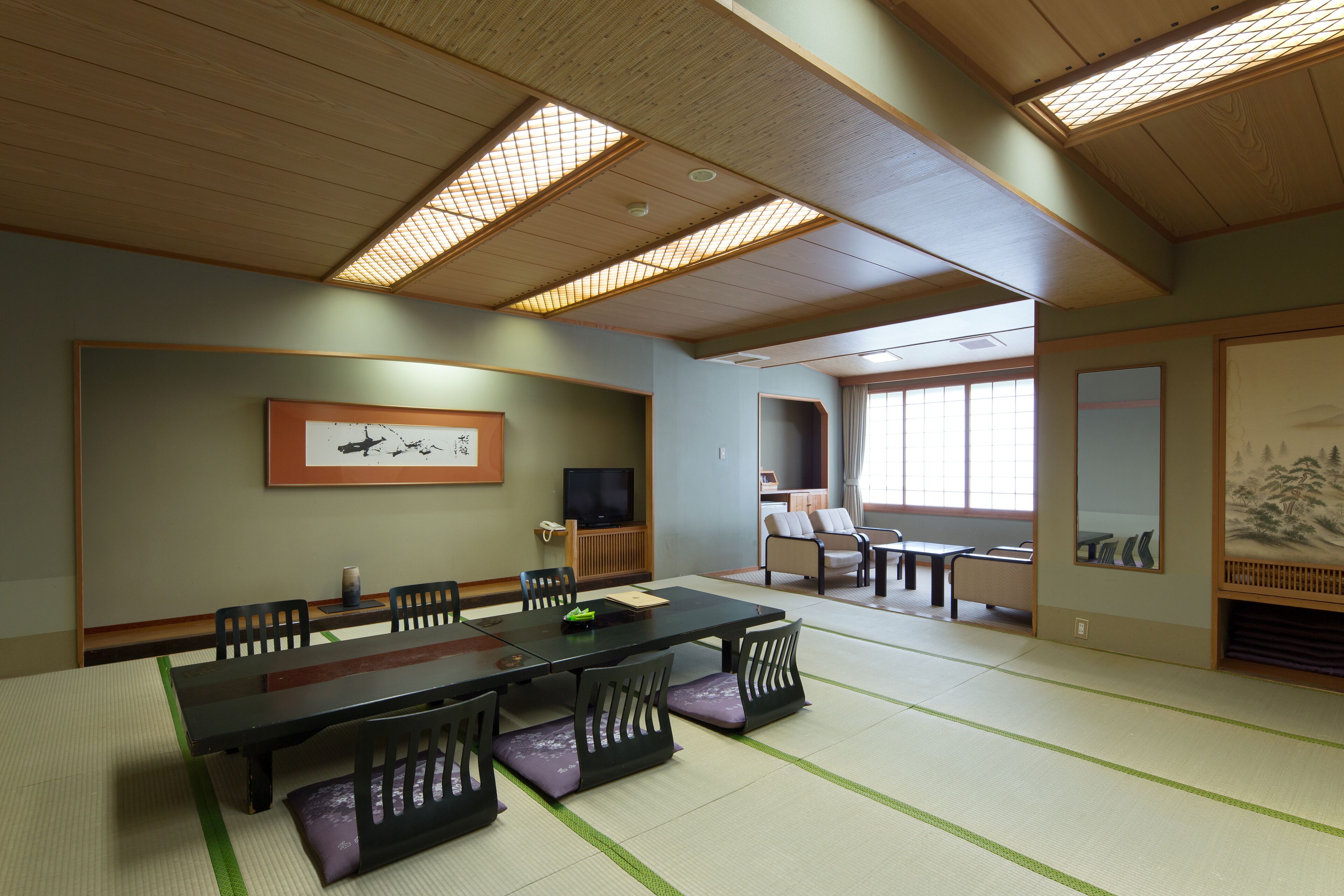 Premium bedding, in-room safe, desk, free WiFi